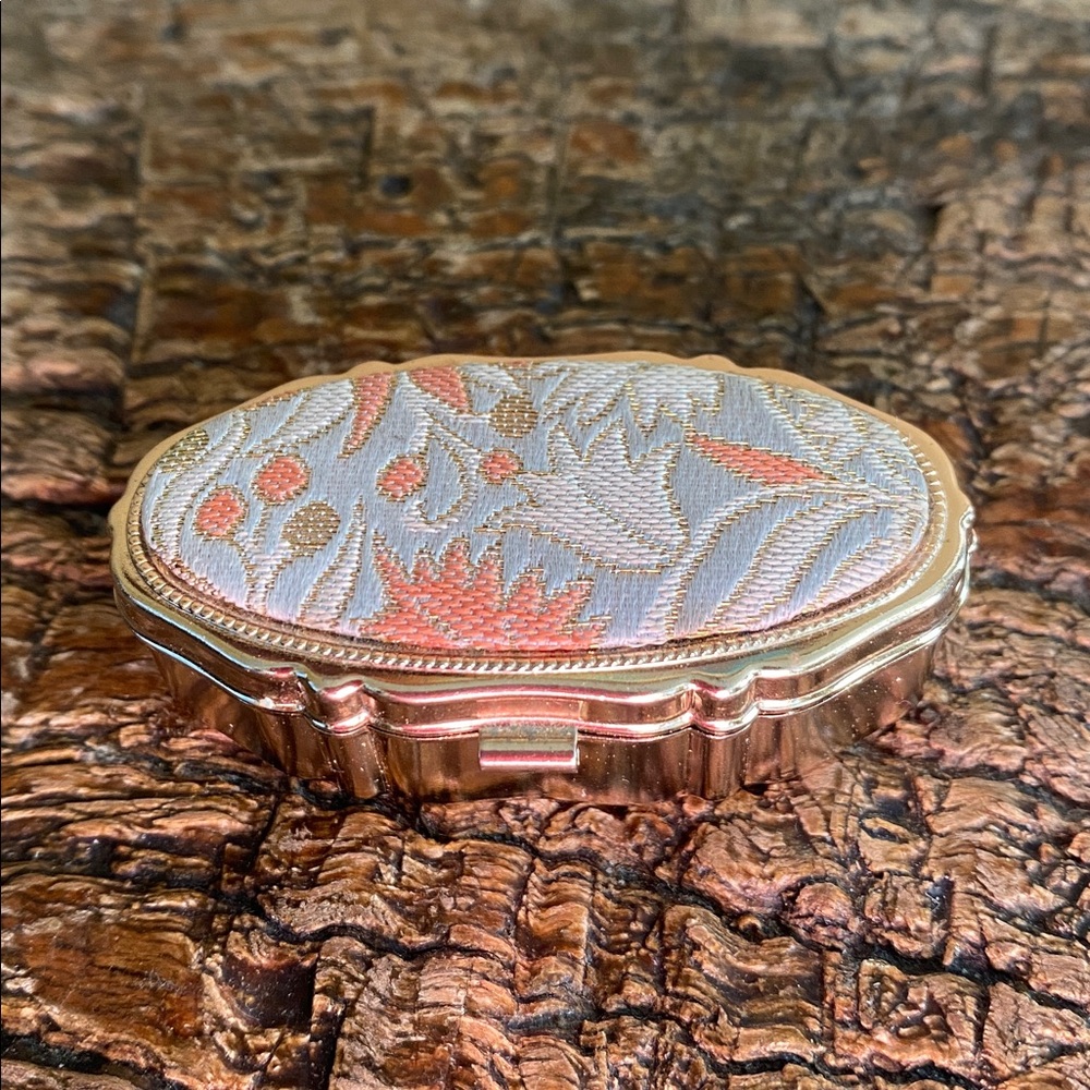 💐Vintage💐Floral Embroidered Oval Pill Box Sewing Kit
